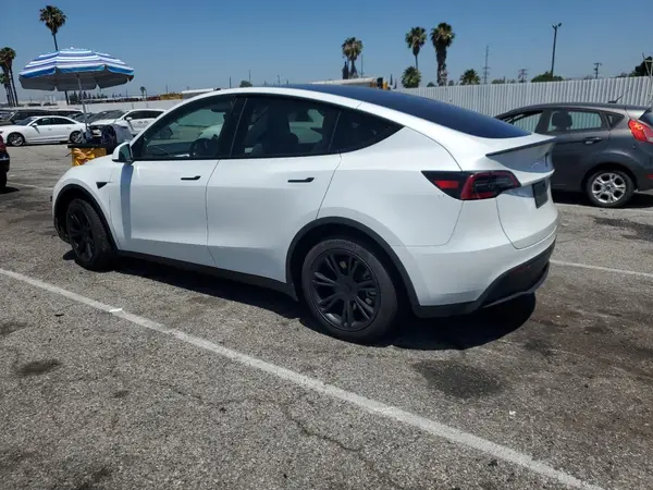 7SAYGDED6RF167241 2024 TESLA MODEL Y - Image 2
