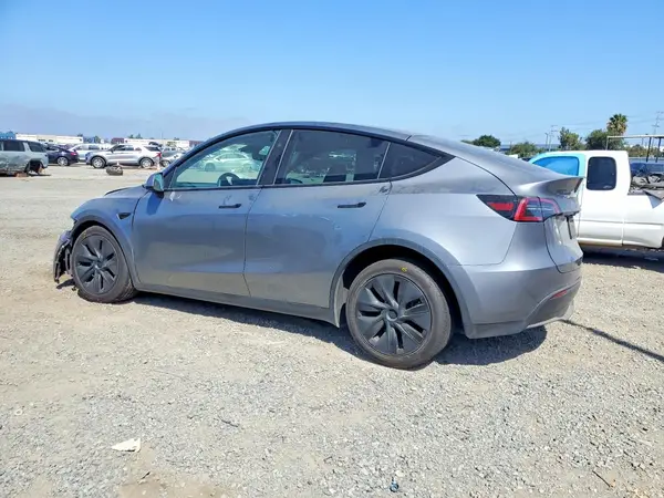7SAYGDED6RF210976 2024 TESLA MODEL Y - Image 2