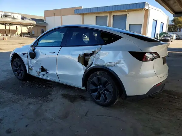 7SAYGDED6SA359293 2025 TESLA MODEL Y - Image 2