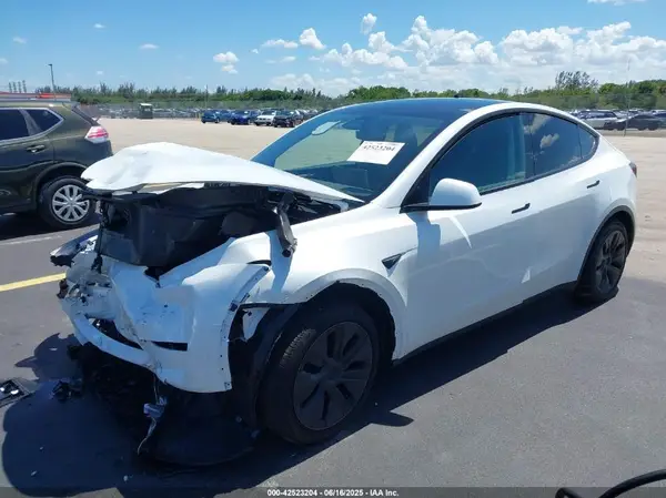7SAYGDED6SA369726 2025 TESLA MODEL Y - Image 2