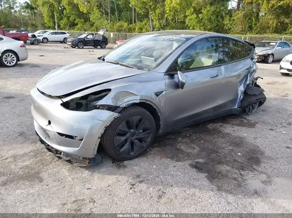 7SAYGDED6SA373498 2025 TESLA MODEL Y - Image 2