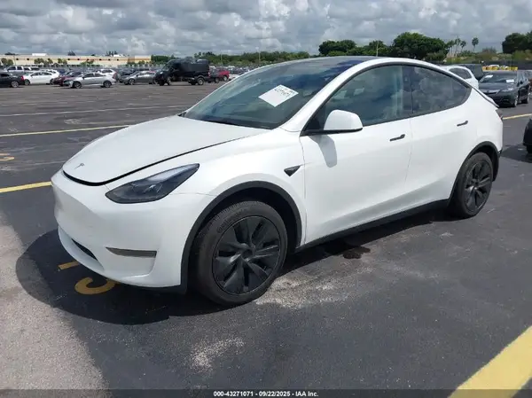 7SAYGDED6SA373632 2025 TESLA MODEL Y - Image 2
