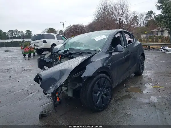 7SAYGDED6SA374635 2025 TESLA MODEL Y - Image 2