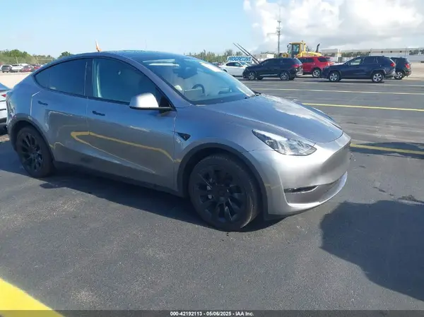 7SAYGDED6SA375445 2025 TESLA MODEL Y - Image 1