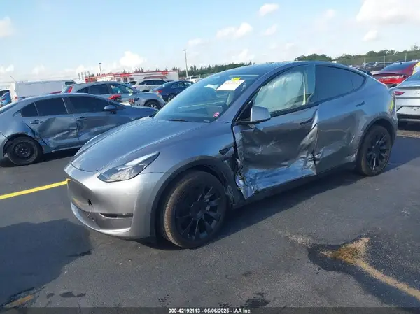 7SAYGDED6SA375445 2025 TESLA MODEL Y - Image 2