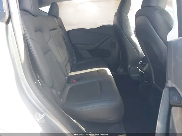 7SAYGDED6SA375445 2025 TESLA MODEL Y - Image 8