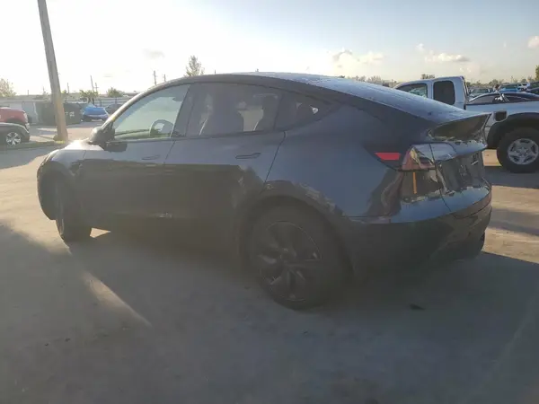 7SAYGDED6SA377714 2025 TESLA MODEL Y - Image 2
