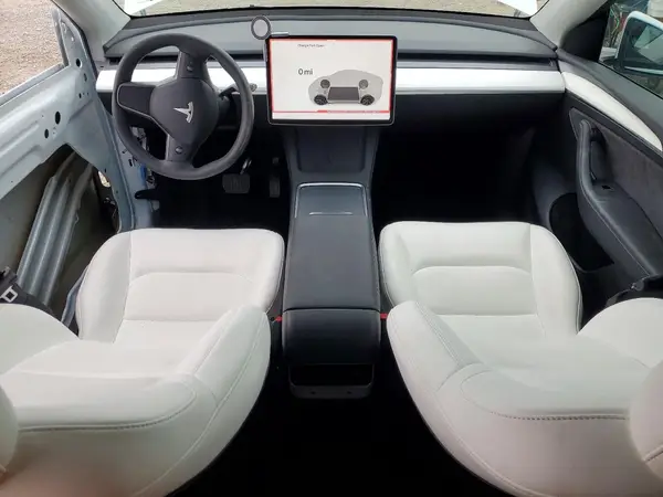 7SAYGDED6SF220851 2025 TESLA MODEL Y - Image 8