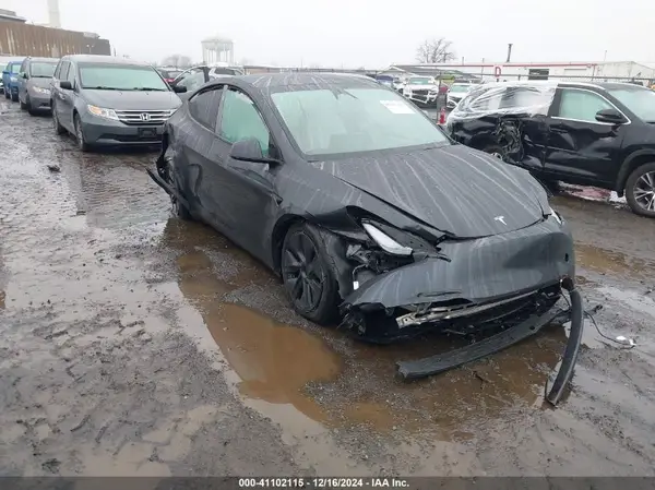 7SAYGDED6SF226035 2025 TESLA MODEL Y - Image 1