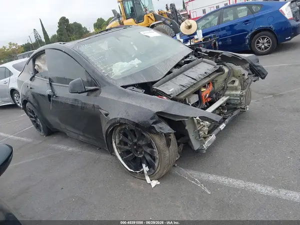 7SAYGDED6SF228366 2025 TESLA MODEL Y - Image 1