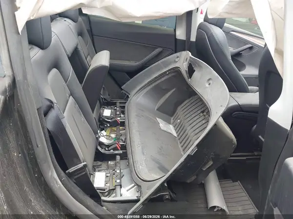7SAYGDED6SF228366 2025 TESLA MODEL Y - Image 8