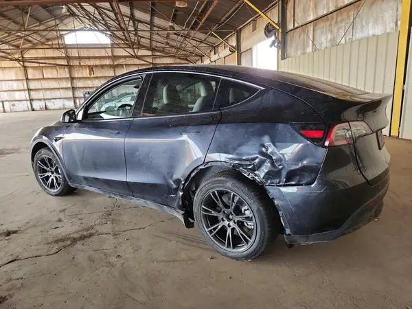 7SAYGDED6SF228643 2025 TESLA MODEL Y - Image 2