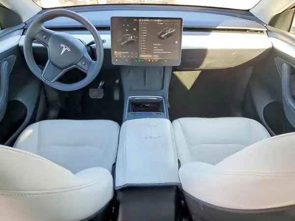 7SAYGDED6SF231266 2025 TESLA MODEL Y - Image 8