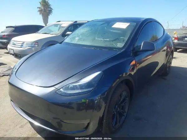 7SAYGDED6SF242106 2025 TESLA MODEL Y - Image 2