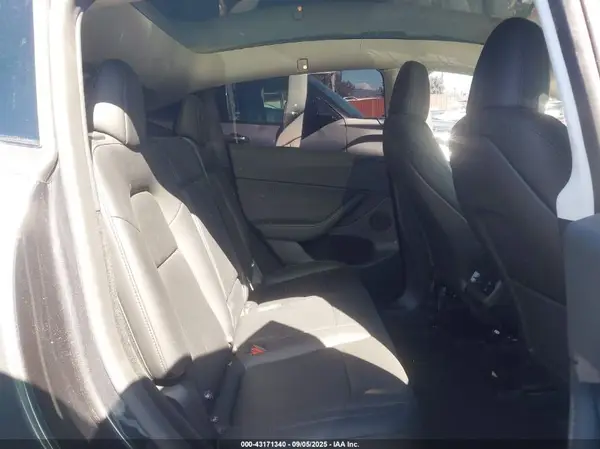 7SAYGDED6SF242106 2025 TESLA MODEL Y - Image 8