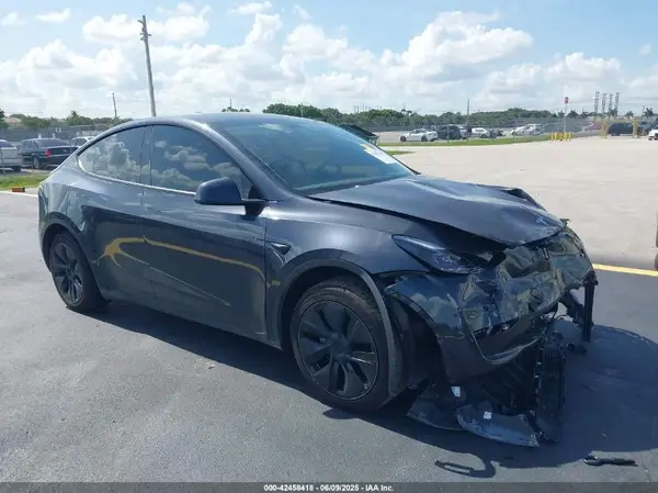 7SAYGDED6SF261478 2025 TESLA MODEL Y - Image 1