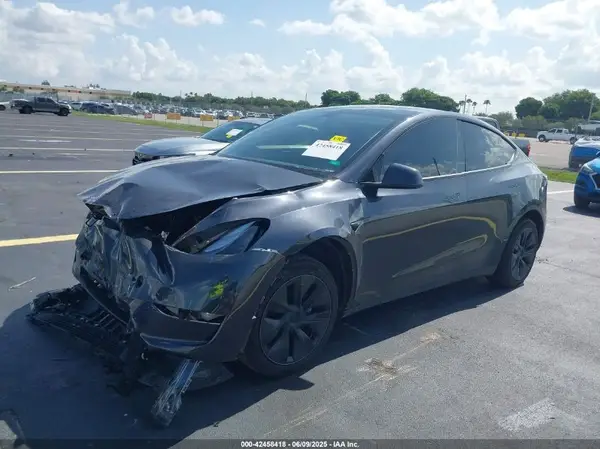 7SAYGDED6SF261478 2025 TESLA MODEL Y - Image 2