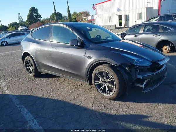 7SAYGDED6SF265062 2025 TESLA MODEL Y - Image 1