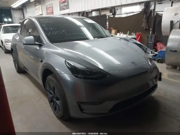 7SAYGDED6SF271203 2025 TESLA MODEL Y - Image 1