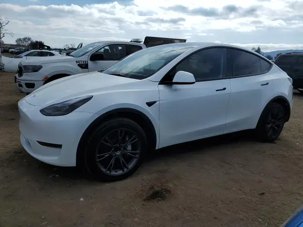 7SAYGDED6SF271931 2025 TESLA MODEL Y - Image 1