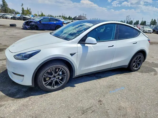 7SAYGDED6SF272660 2025 TESLA MODEL Y - Image 1