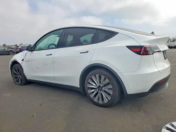 7SAYGDED6SF277714 2025 TESLA MODEL Y - Image 2