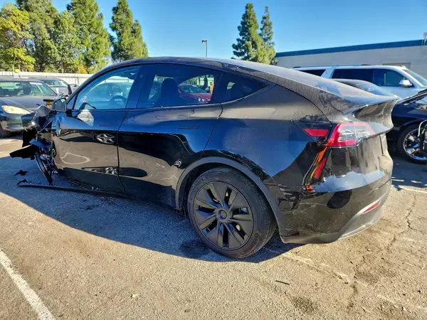 7SAYGDED6SF320402 2025 TESLA MODEL Y - Image 2