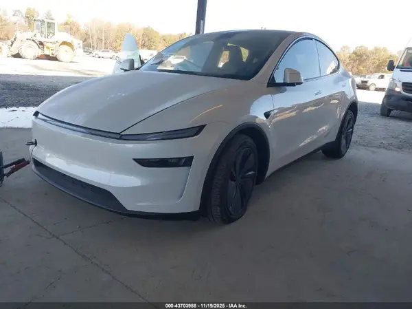7SAYGDED6TA427996 2026 TESLA MODEL Y - Image 2