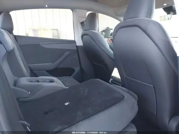 7SAYGDED6TA427996 2026 TESLA MODEL Y - Image 8