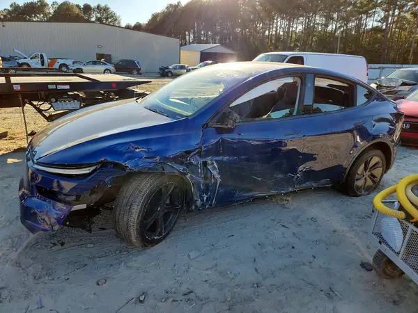 7SAYGDED6TA429408 2026 TESLA MODEL Y - Image 1