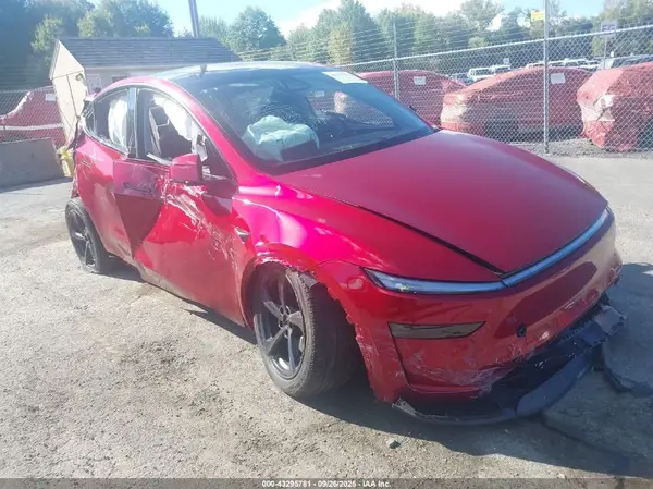 7SAYGDED6TA439243 2026 TESLA MODEL Y - Image 1