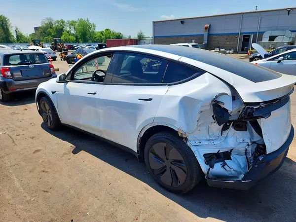 7SAYGDED6TA454745 2026 TESLA MODEL Y - Image 2