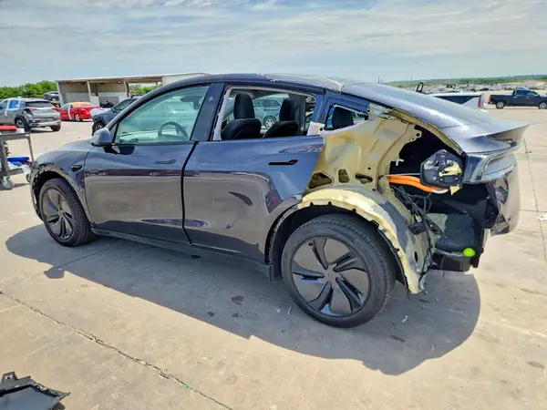 7SAYGDED6TA461176 2026 TESLA MODEL Y - Image 2
