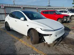 7SAYGDED6TA663256 2026 TESLA MODEL Y