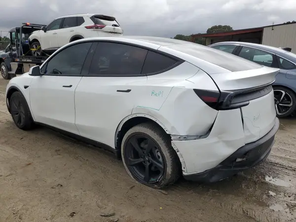 7SAYGDED6TF384070 2026 TESLA MODEL Y - Image 2