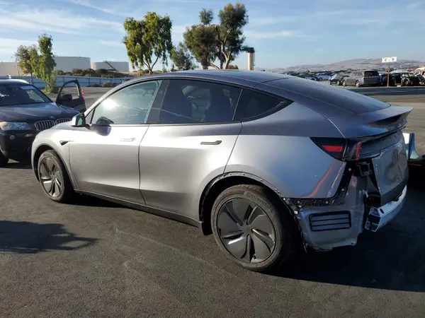 7SAYGDED6TF388913 2026 TESLA MODEL Y - Image 2