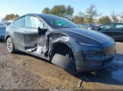 7SAYGDED6TF462895 2026 TESLA MODEL Y
