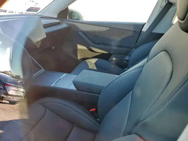 7SAYGDED6TF524943 2026 TESLA MODEL Y - Image 8