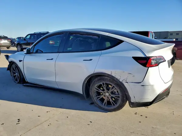 7SAYGDED7RA303132 2024 TESLA MODEL Y - Image 2