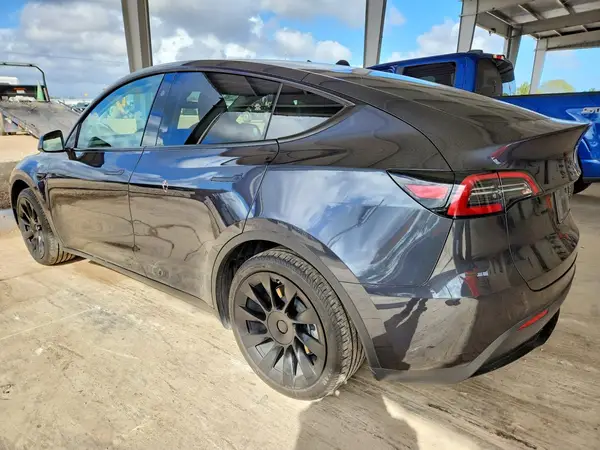 7SAYGDED7RA310758 2024 TESLA MODEL Y - Image 2