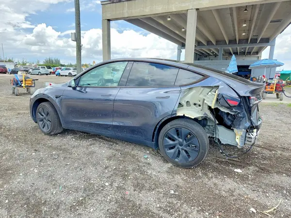 7SAYGDED7RA329696 2024 TESLA MODEL Y - Image 2