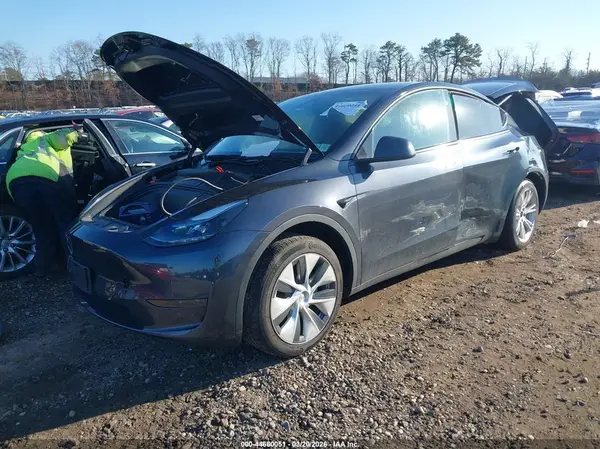 7SAYGDED7RF015226 2024 TESLA MODEL Y - Image 2