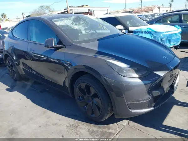 7SAYGDED7RF016828 2024 TESLA MODEL Y - Image 1