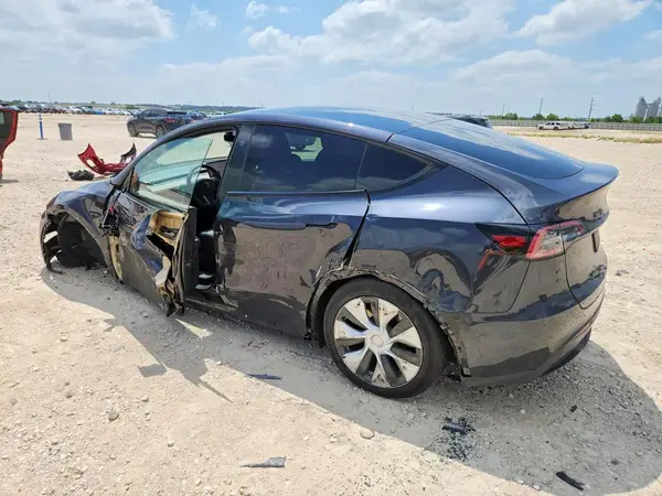 7SAYGDED7RF018675 2024 TESLA MODEL Y - Image 2