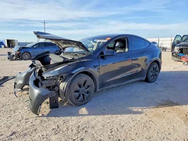7SAYGDED7RF026811 2024 TESLA MODEL Y - Image 1