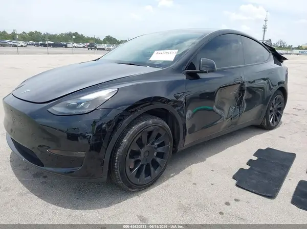 7SAYGDED7RF035203 2024 TESLA MODEL Y - Image 2