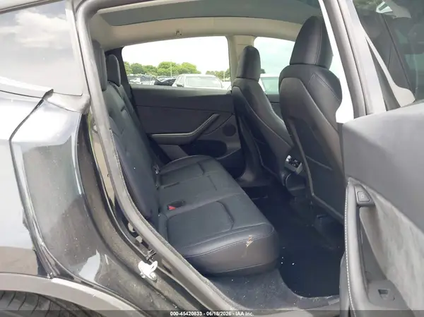 7SAYGDED7RF035203 2024 TESLA MODEL Y - Image 8