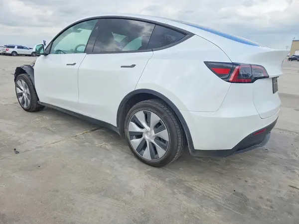 7SAYGDED7RF046475 2024 TESLA MODEL Y - Image 2