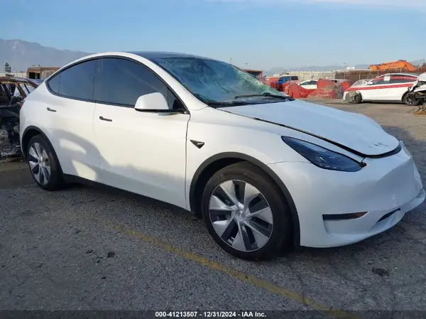 7SAYGDED7RF055354 2024 TESLA MODEL Y - Image 1
