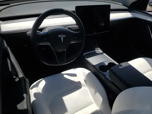 7SAYGDED7RF056570 2024 TESLA MODEL Y - Image 8